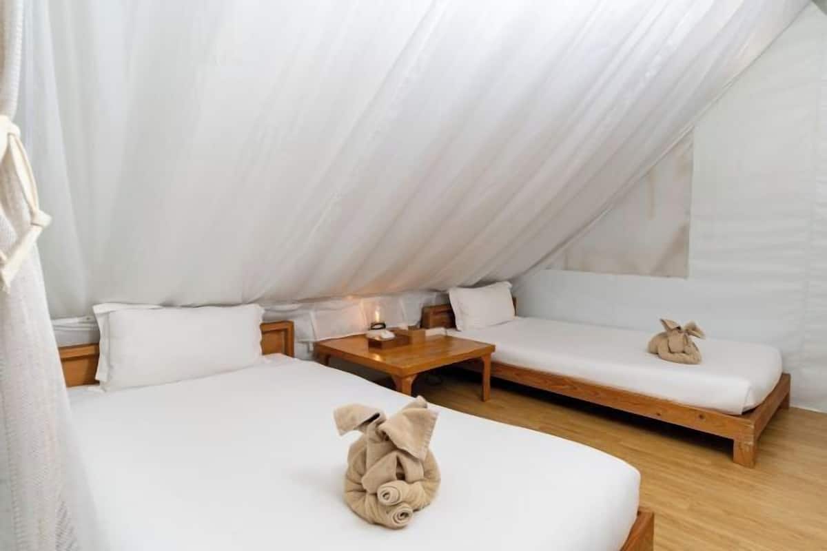 Blackout curtains, free WiFi