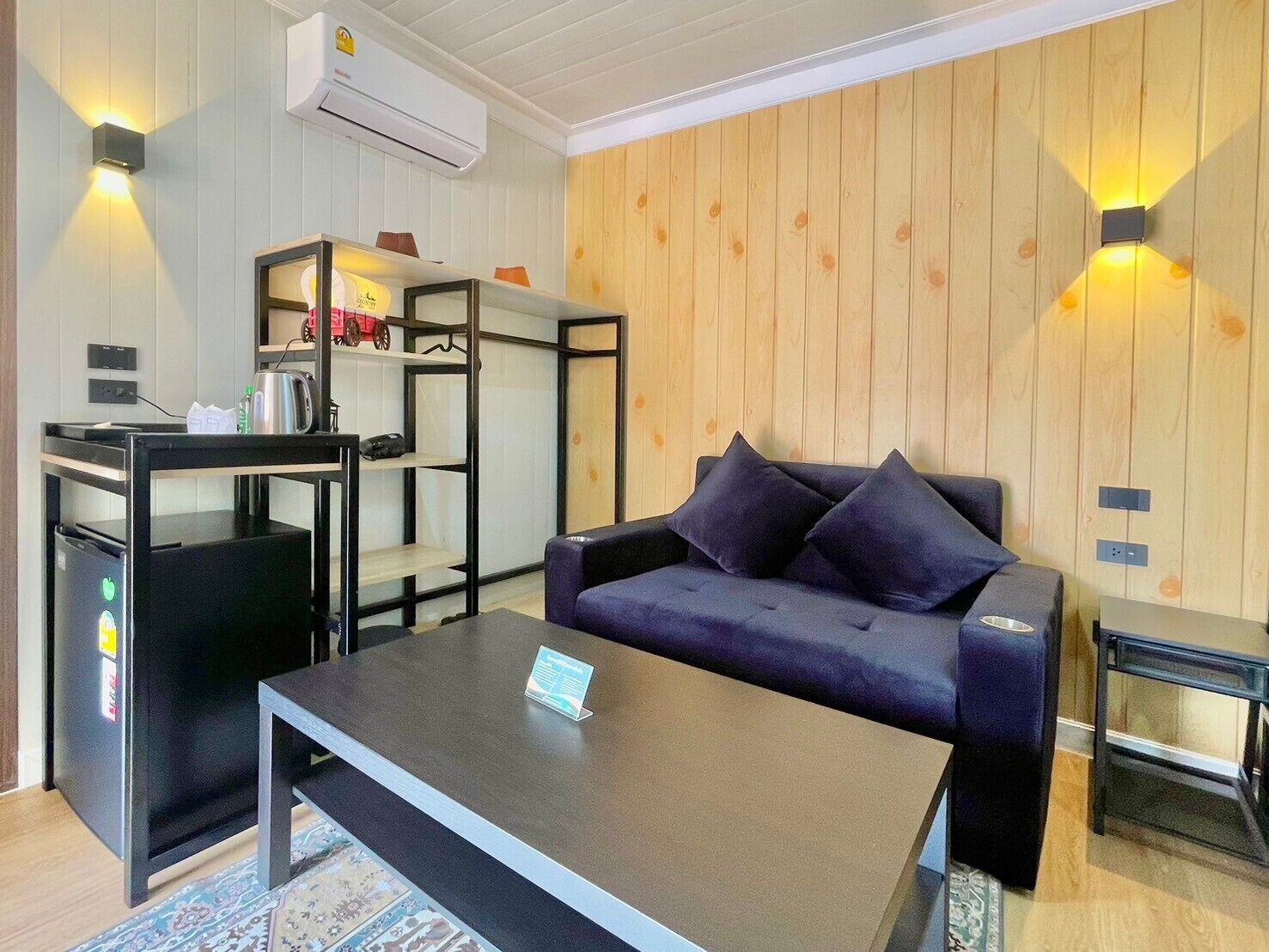 Tomannsrom – superior, resort-utsikt | Oppholdsområde | TV