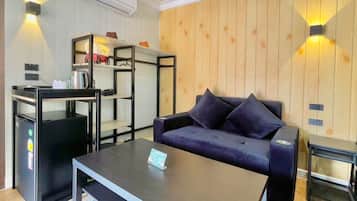 Superior-Zweibettzimmer, Blick auf die Anlage | Wohnbereich | Fernseher