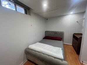 2 bedrooms, travel crib, WiFi, bed sheets
