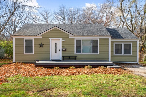 Exterior - Overland Park Retreat (Overland Park)