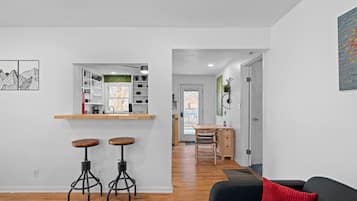 TV, libri, impianto stereo