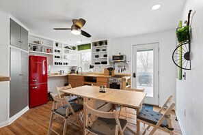 Fridge, microwave, oven, stovetop - Overland Park Retreat (Overland Park)