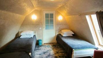 4 Schlafzimmer, Schreibtisch, kostenloses WLAN, Bettwäsche