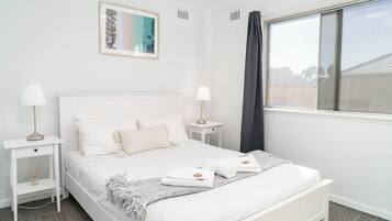 2 bedrooms, iron/ironing board, free WiFi, bed sheets