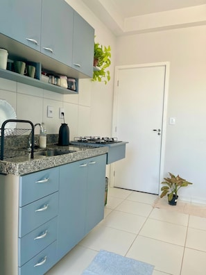 Réfrigérateur, plaque de cuisson