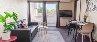 Spacious & Cosy Self-Contained Apartment
