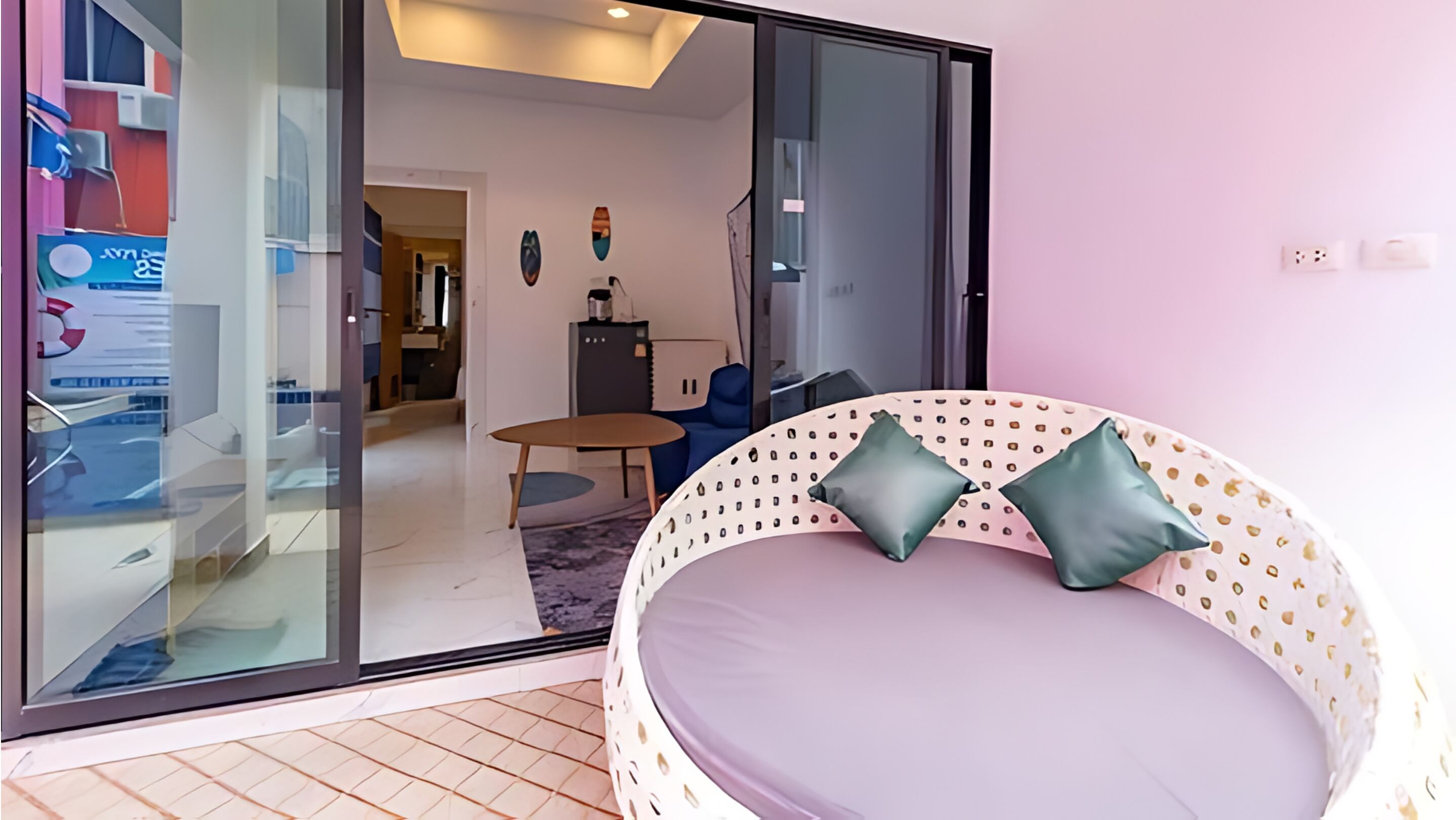 Suite, Balcony, Pool View | Living area