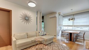 Ảnh chưa phân loại, 2 trong số 18 ảnh, nút