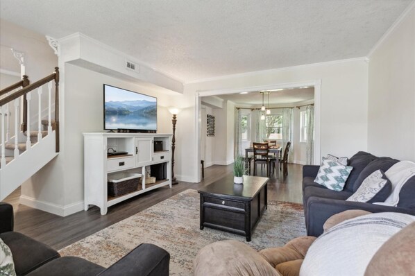 House | 4 bedrooms - Enchanted Forest - 4 2 30 day pet Friendly (Virginia Beach)