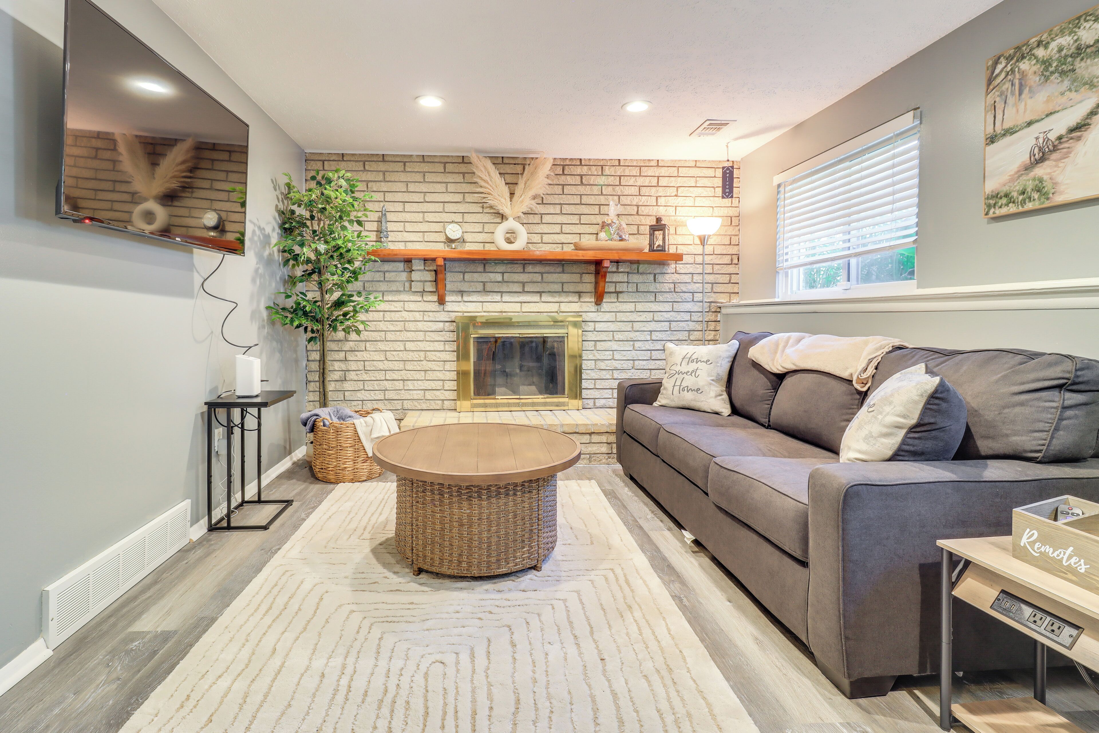 Westland Family Home W/ Deck & Fenced Yard - ウェストランド, MI