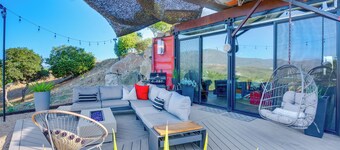 Fallbrook Airplane Home w/ Fire Pit & Mtn Views!