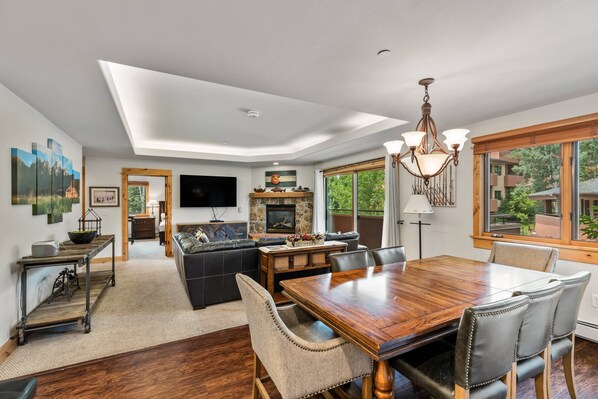 Interior - Walk to Ski/Shuttle to Base/Town+Heated Pool-Hot Tub-Gym-Elevator-W/D-Private Balcony w/View & Grill (Steamboat Springs)