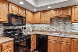 ثلاجة، ميكروويف، فرن، موقد طهي مسطح