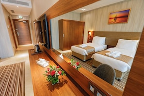 Twin Room | Minibar, in-room safe, laptop workspace, iron/ironing board - Byblos Hotel (Abidjan)