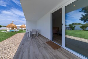 Outdoor dining - Villa Los Naranjos – Adults Only 25+ with Private Pool, Wi-Fi & Air Conditioning (Chiclana de la Frontera)
