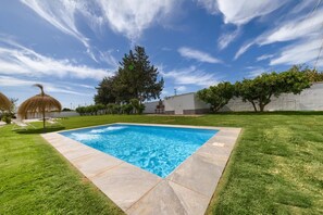 Pool - Villa Los Naranjos – Adults Only 25+ with Private Pool, Wi-Fi & Air Conditioning (Chiclana de la Frontera)