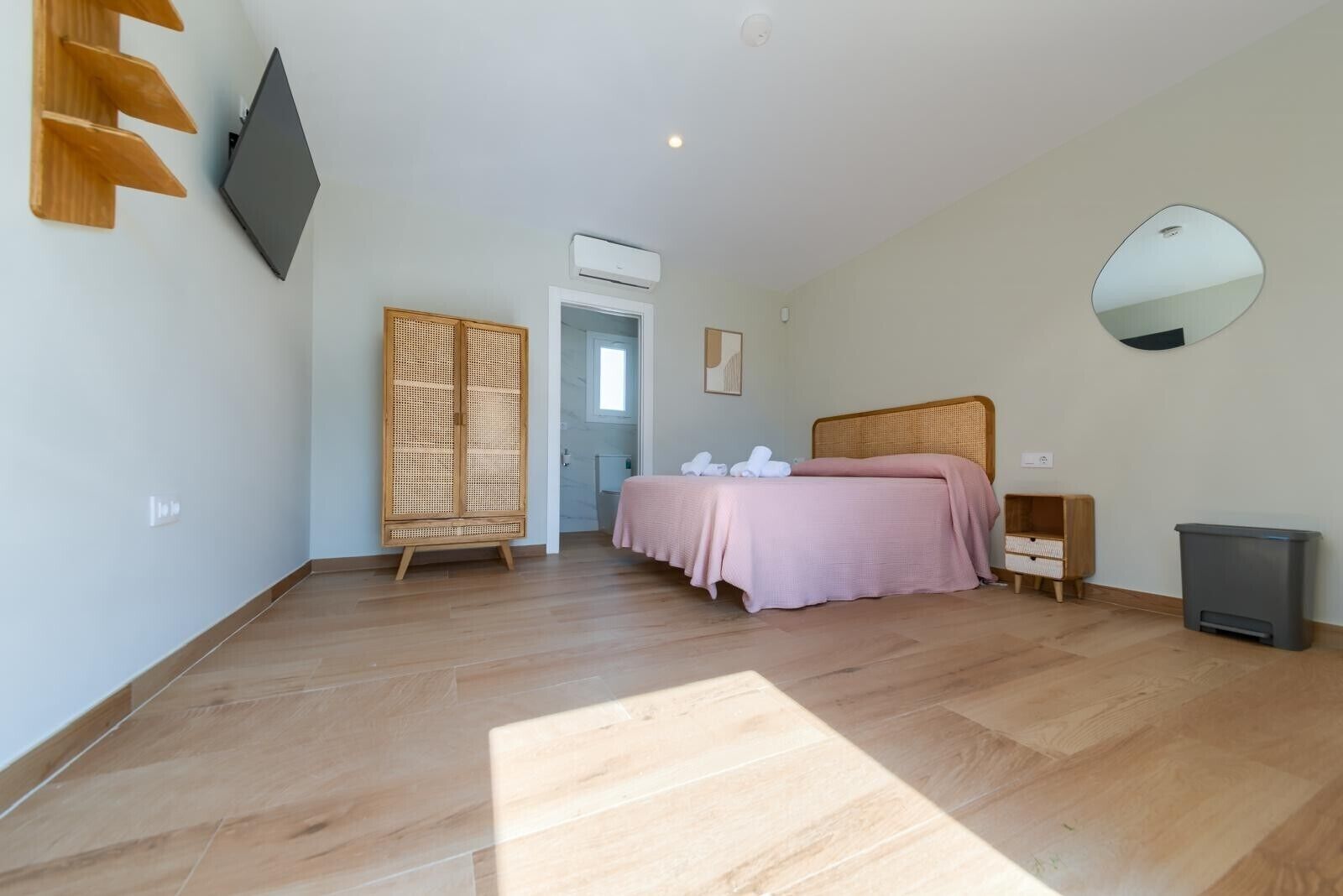 4 bedrooms, free WiFi