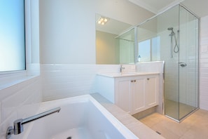Maison Deluxe, 4 chambres, non-fumeur, cuisine | Salle de bain