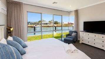 Deluxe House, 4 Bedrooms, Non Smoking, Kitchen | 4 bedrooms, laptop workspace, free WiFi, bed sheets
