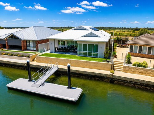 A Waterside Paradise
