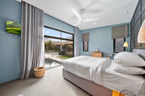 2 bedrooms, desk, iron/ironing board, WiFi