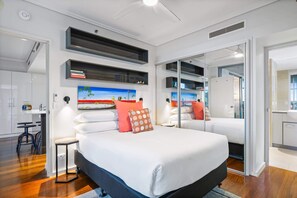 2 bedrooms, desk, iron/ironing board, WiFi