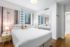 2 soverom, skrivebord, strykejern/-brett og wi-fi