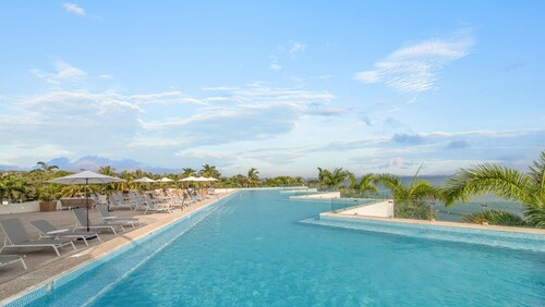 Zantamar 307B: Beachfront Suites w Ocean Views