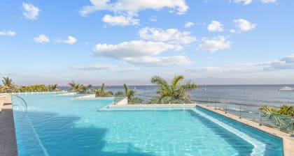 Zantamar 307B: Beachfront Suites w Ocean Views