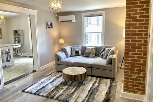 Historic dog-friendly home 2 blocks to Main St