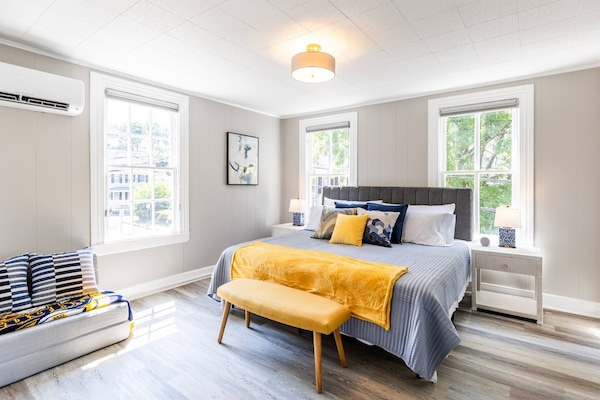 The King bedroom has views of the Annapolis cobblestone streets.