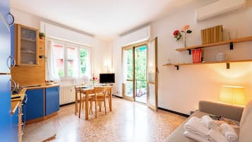 Apartament estàndard, diversos dormitoris (Beautiful Flat in Rapallo) | Sala d'estar | Televisor de pantalla plana