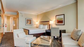 1 habitación, caja de seguridad en la habitación y escritorio