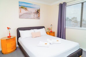 2 bedrooms, desk, iron/ironing board, WiFi