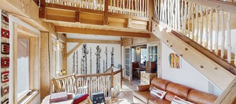 Charming retreat with modern comforts in serene views of Pike's Peak