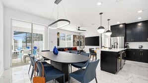 Exterior - Vor4802hw: 4 Bed, Robot Warriors, Pool (Orlando)