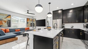 Exterior - Vor4802hw: 4 Bed, Robot Warriors, Pool (Orlando)