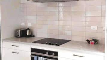 Full-sized fridge, microwave, stovetop, electric kettle