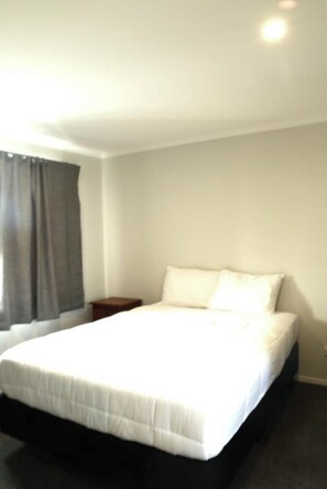 3 bedrooms, iron/ironing board, free WiFi, bed sheets - Tramway Service Apartments  (Hamilton)