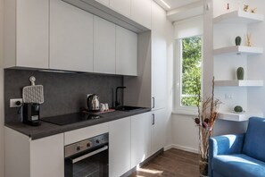 Frigorifero, forno, piano cottura, lavastoviglie