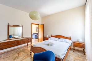 1 habitación, wifi y ropa de cama