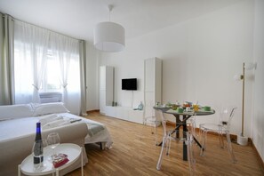 1 chambre, fer et planche à repasser, Wi-Fi, draps fournis