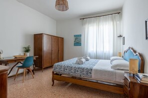 2 bedrooms, WiFi, bed sheets