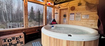 Cozy Big Lake Cabin + Private Spa House, Hot Tub & Sauna