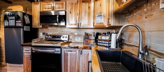 Cozy Big Lake Cabin Retreat with Washer & Dryer and Private Hot Tub & Sauna