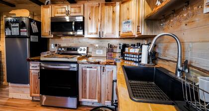 Cozy Big Lake Cabin Retreat with Washer & Dryer and Private Hot Tub & Sauna