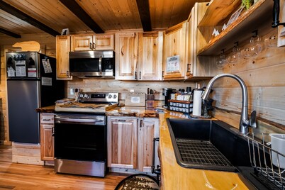Cozy Big Lake Cabin Retreat with Washer & Dryer and Private Hot Tub & Sauna