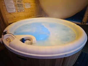 Indoor spa tub