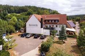 Exterior - Studio Apartment 'Zimmer 27' with Shared Terrace, Shared Garden and Wi-Fi (Markt Erlbach)